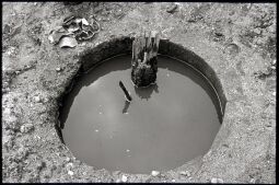 Bild: Brunnen an den der Töpfergasse freigelegt im Rahmen der Bauarbeiten für das Hotel Dresdner Hof