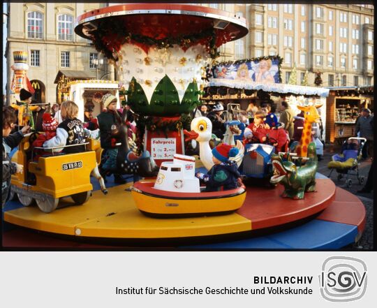 Karusell auf dem Striezelmarkt auf dem Dresdner Altmarkt
