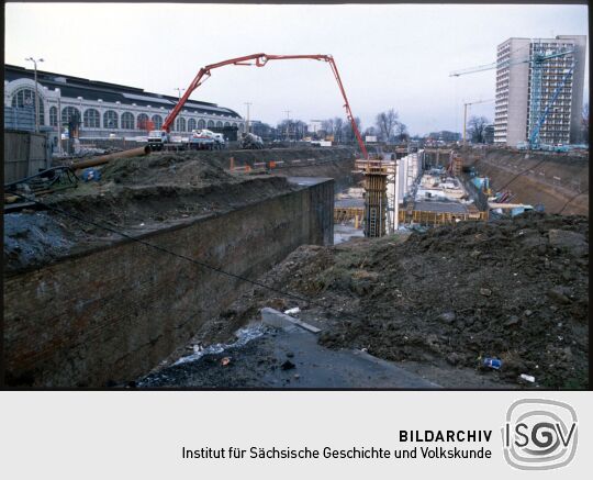 Blick in die Baustelle für den Tunnel unter dem Wiener Platz vor dem Dresdner Hauptbahnhof