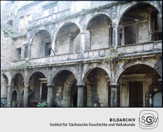 Arkaden an der Südseite des kleinen Schlosshofes in der Ruine des Dresdner Schlosses