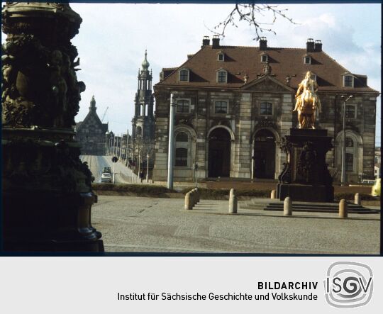 Neustädter Markt mit Blockhaus und Goldenem Reiter