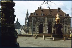 Bild: Neustädter Markt mit Blockhaus und Goldenem Reiter