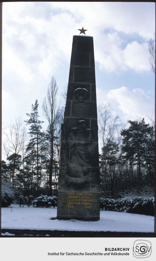 Obelisk auf dem Sowjetischen Garnisonsfriedhof in der Dresdner Albertstadt