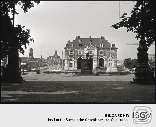 Neustädter Markt mit Goldenem Reiter, Blockhaus, Augustusbrücke, Georgentor und Ständehaus