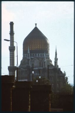 Bild: Blick zur Zigarettenfabrik Yenidze in der Dresdner Friedrichstadt mit der Marienbrücke im Vordergrund