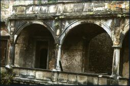 Bild: Arkaden im kleinen Schlosshof der Ruine des Deresdner Schlosses