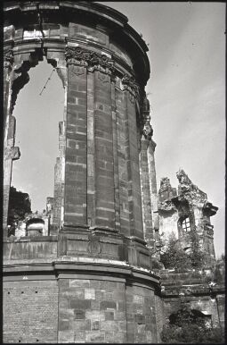 Bild: Blick auf die Ruine der Dresdner Frauenkirche
