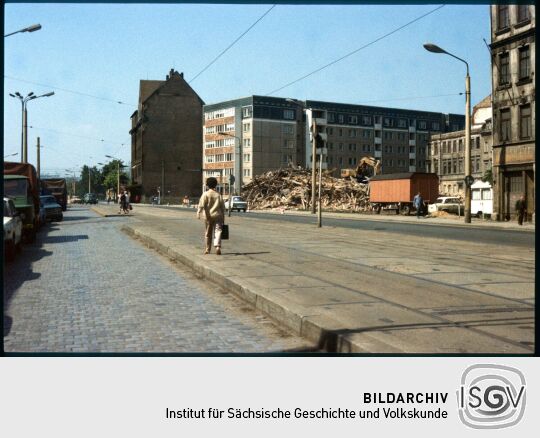 Abbruch der Gebäude Weißeritzstraße 72-74 mit dem Plattenbau an der Schäferstraße im Hintergrund