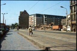 Bild: Abbruch der Gebäude Weißeritzstraße 72-74 mit dem Plattenbau an der Schäferstraße im Hintergrund