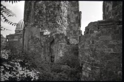 Bild: Altarfragmente in der Ruine der Dresdner Frauenkirche