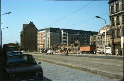 Bild: Abbruch der Gebäude Weißeritzstraße 72-74 mit dem Plattenbau an der Schäferstraße im Hintergrund
