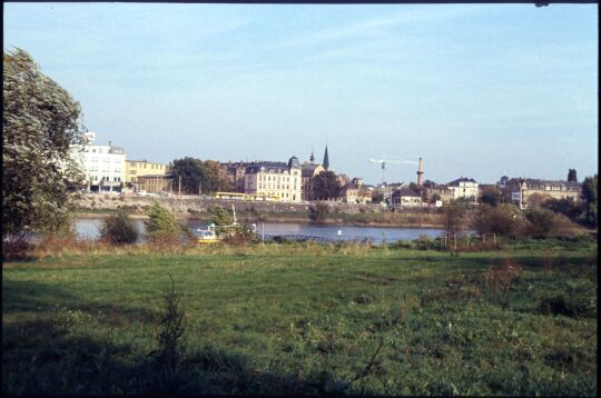 Blick vom Dresdner Ostragehege über die Elbe nach Pieschen