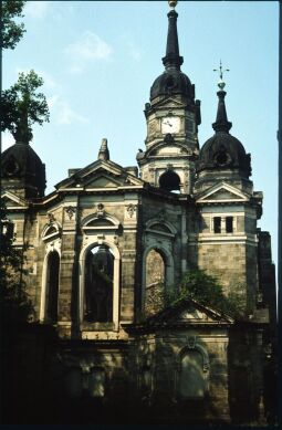 Bild: Ruine der Trinitatiskirche in der Dresdner Johannstadt