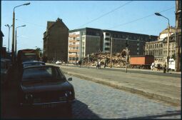 Bild: Abbruch der Gebäude Weißeritzstraße 72-74 mit dem Plattenbau an der Schäferstraße im Hintergrund