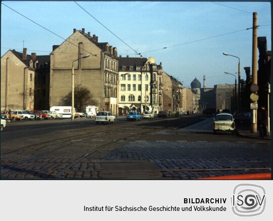 Blick durch die Weißeritzstraße in der Dresdner Friedrichstadt zur Kuppel der Yenidze