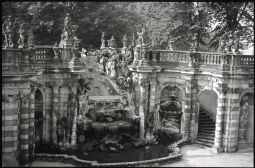 Bild: Blick auf die Wasserpsiele im Nymphenbad des Dresdner Zwingers