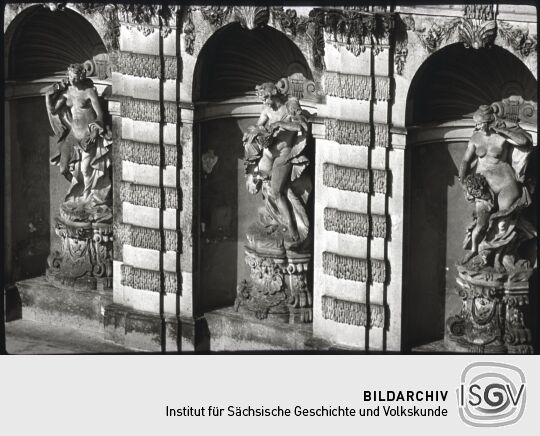 Nymphenskulpturen im Nymphenbad des Dresdner Zwingers