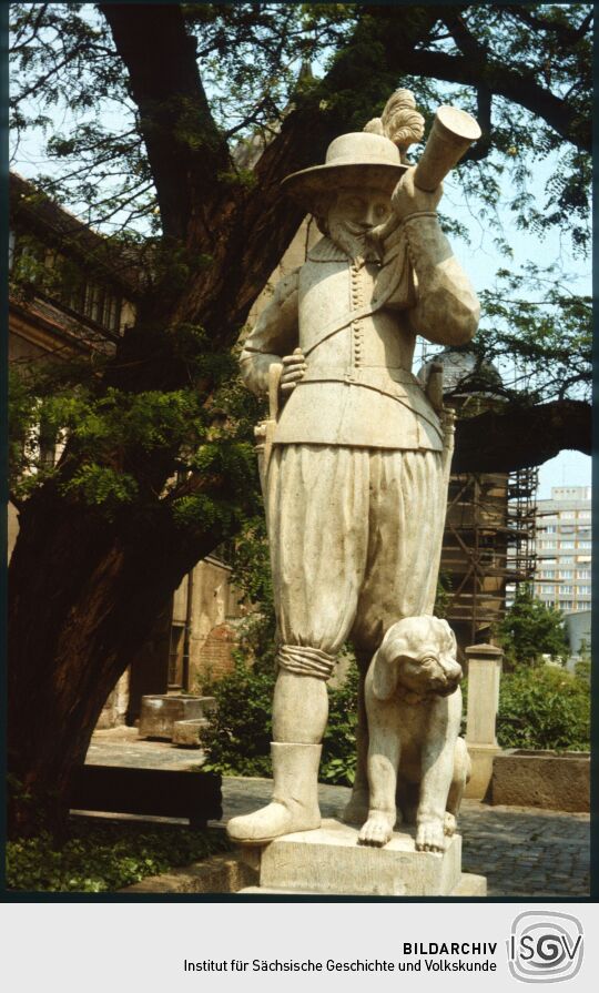 Statue eines Jägers mit Hund vor dem Dresdner Jägerhof