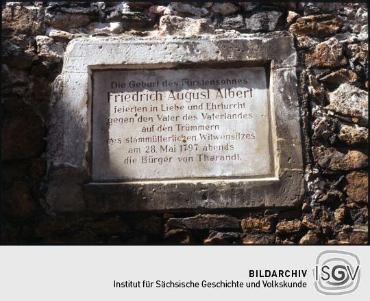 Gedenktafel an eine Feier anlässlich des Prinzen Friedrich August Albert 1797 auf der der Burg Tharandt