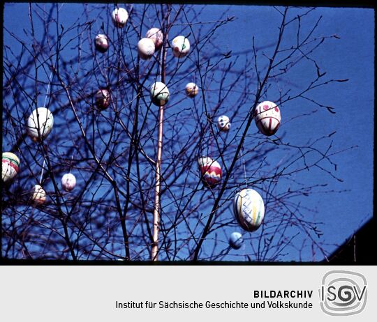 Ein Osterbaum in Gohrisch