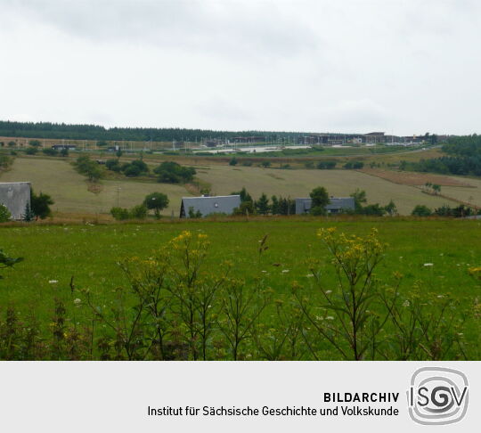 Blick vom Friedhof zum "neuen" Grenzübergang BRD-CZ am Rand von Zinnwald