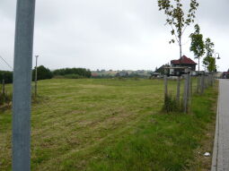 Bild: Der ehemalige Grenzübergang von CZ in die DDR/BRD in Zinnwald wurde Wiese