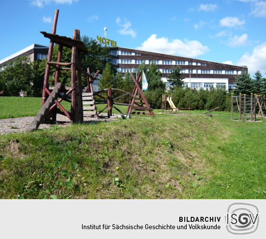Der Spielplatz "Erlebnisplatz" am Hotel "Lugsteinhof" in Georgenfeld