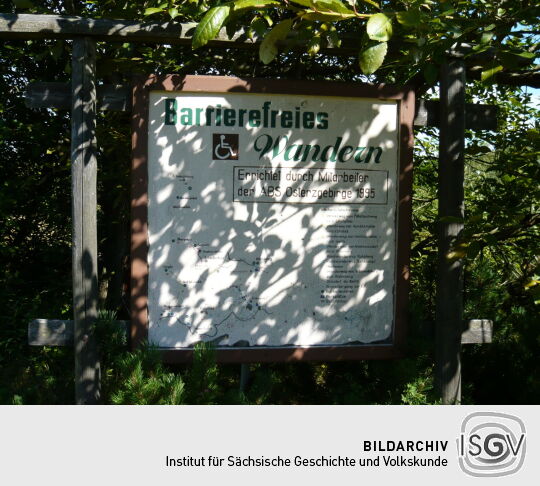 Infotafel zum Projekt "Barrierefreies Wandern" in Georgenfeld