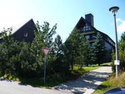 Bild: Wohnhäuser am "Ferienhotel Lugsteinhof" in Georgenfeld