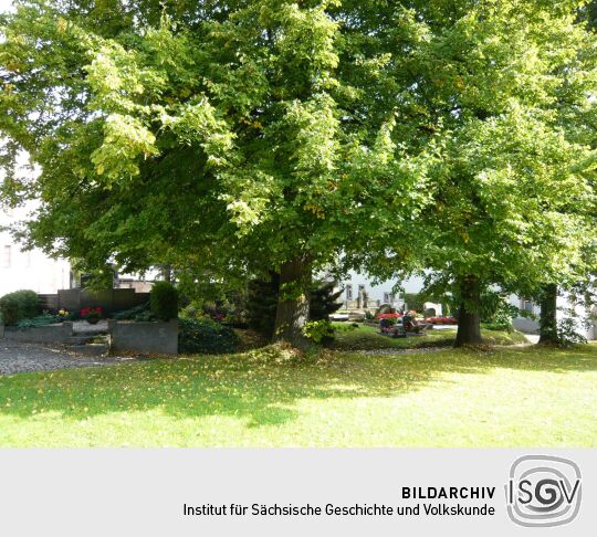 Friedhof an der Kirche in Claußnitz