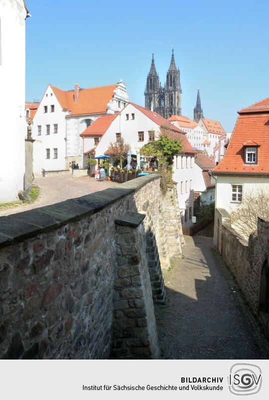 Meißen - Beginn Rote Stufen an Freiheit - im Mittelgrund die "Burgstuben"