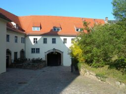 Bild: Meißen - Im Hof der Evang. Akademie, Freiheit Nr.16
