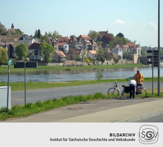 Meißen, Blick über die Elbe - Häuser Dammweg / Hafenstraße
